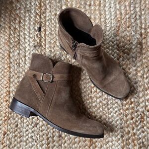 La Canadienne 7.5 Sancton City Dry Boots Caribou Suede Boot Bootie
